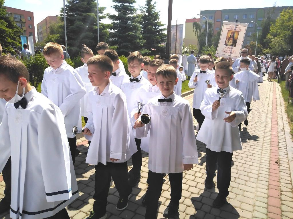 Uroczystość Bożego Ciała i procesja eucharystyczna w parafii pw. Św. Jadwigi w Ostrowcu Świętokrzyskim