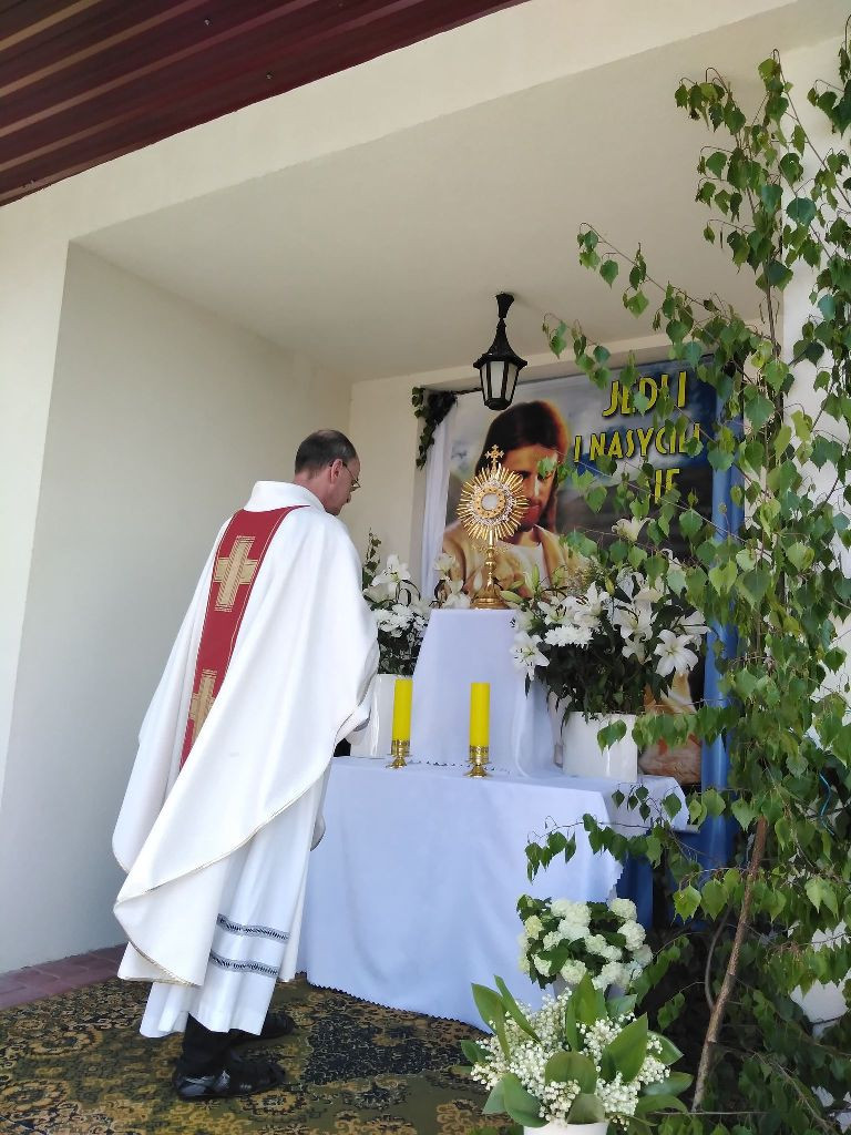 Uroczystość Bożego Ciała i procesja eucharystyczna w parafii pw. Św. Jadwigi w Ostrowcu Świętokrzyskim