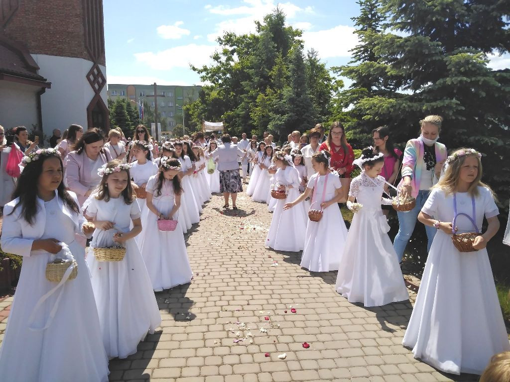 Uroczystość Bożego Ciała i procesja eucharystyczna w parafii pw. Św. Jadwigi w Ostrowcu Świętokrzyskim