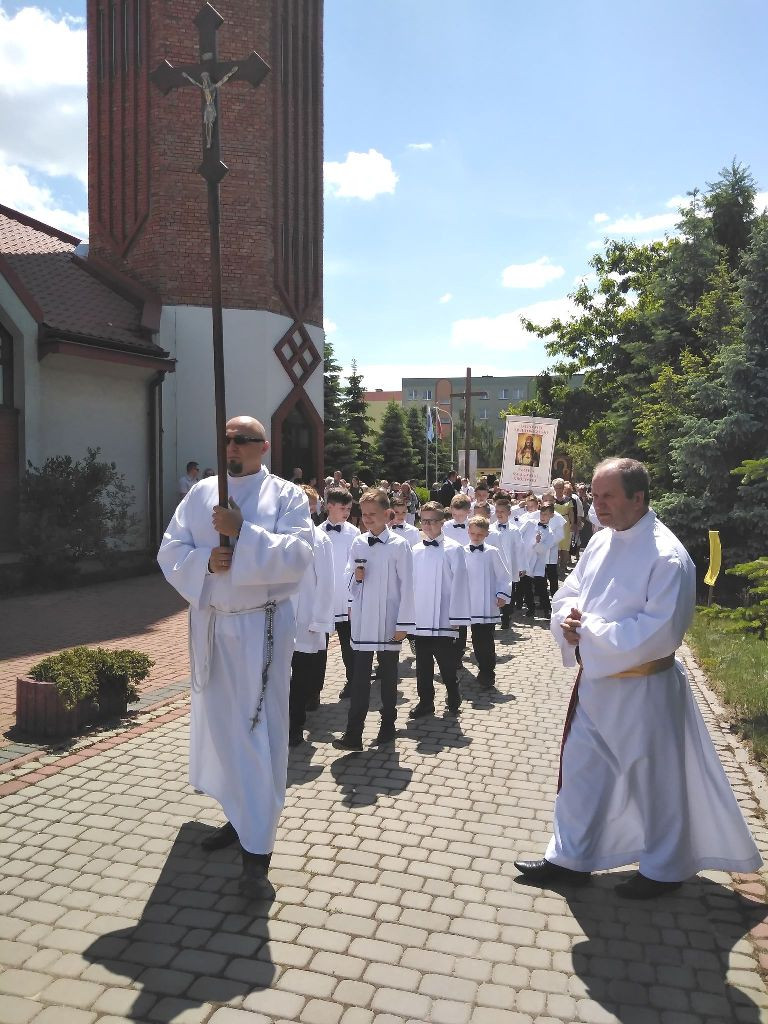 Uroczystość Bożego Ciała i procesja eucharystyczna w parafii pw. Św. Jadwigi w Ostrowcu Świętokrzyskim