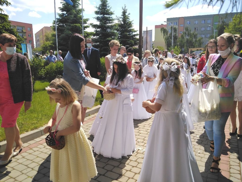 Uroczystość Bożego Ciała i procesja eucharystyczna w parafii pw. Św. Jadwigi w Ostrowcu Świętokrzyskim