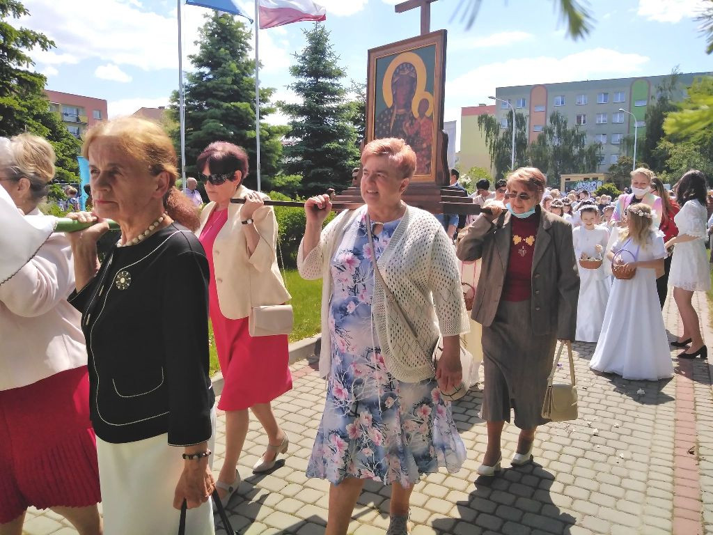 Uroczystość Bożego Ciała i procesja eucharystyczna w parafii pw. Św. Jadwigi w Ostrowcu Świętokrzyskim