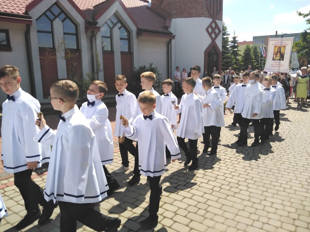 Uroczystość Bożego Ciała i procesja eucharystyczna w parafii pw. Św. Jadwigi w Ostrowcu Świętokrzyskim