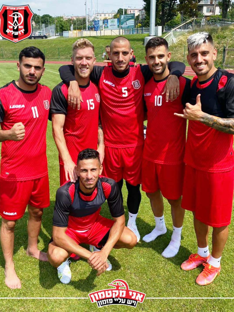 Niezwykły sparingpartner piłkarzy KSZO. Hapoel z Jerozolimy - klub, który jest własnością? kibiców!