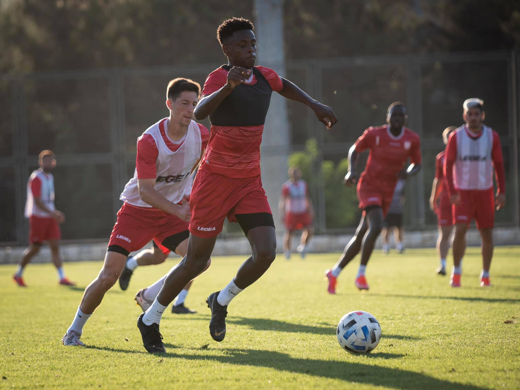 Niezwykły sparingpartner piłkarzy KSZO. Hapoel z Jerozolimy - klub, który jest własnością? kibiców!