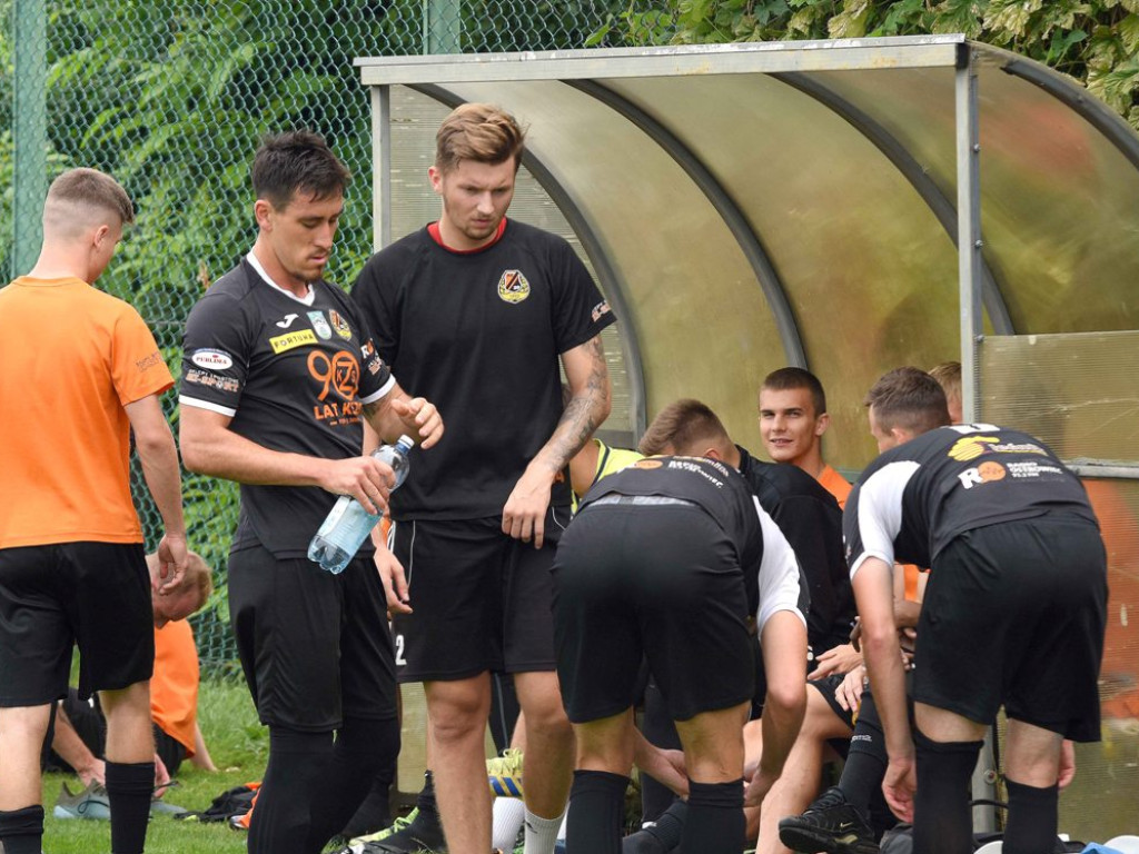 Mecz sparingowy. *KP KSZO 1929 Ostrowiec Świętokrzyski - GKS Nowiny 3:1