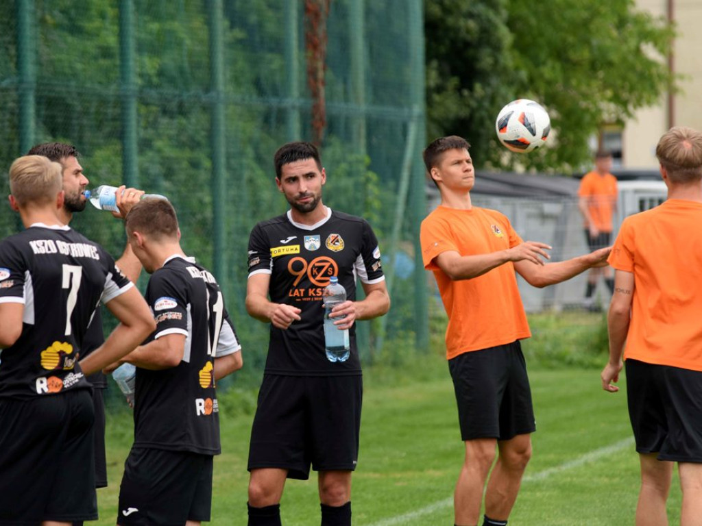 Mecz sparingowy. *KP KSZO 1929 Ostrowiec Świętokrzyski - GKS Nowiny 3:1
