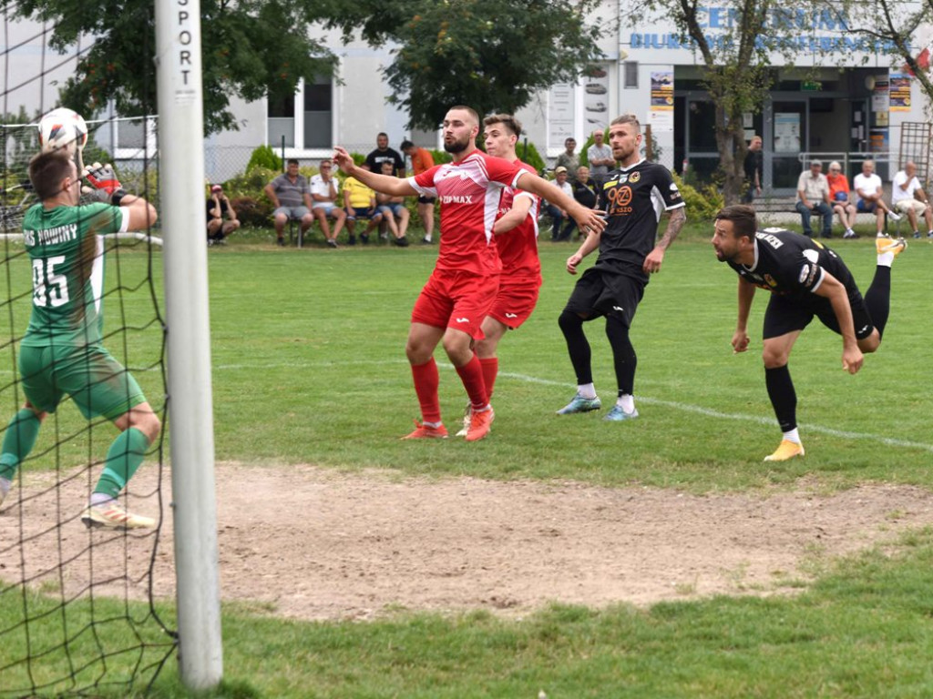 Mecz sparingowy. *KP KSZO 1929 Ostrowiec Świętokrzyski - GKS Nowiny 3:1