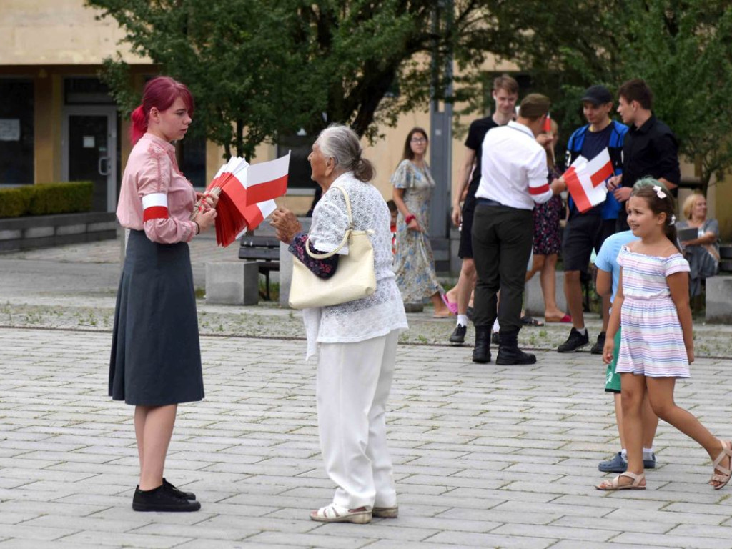 Żywym znakiem Polski Walczącej na ostrowieckim Rynku uczciliśmy 77  rocznicę wybuchu Powstania Warszawskiego