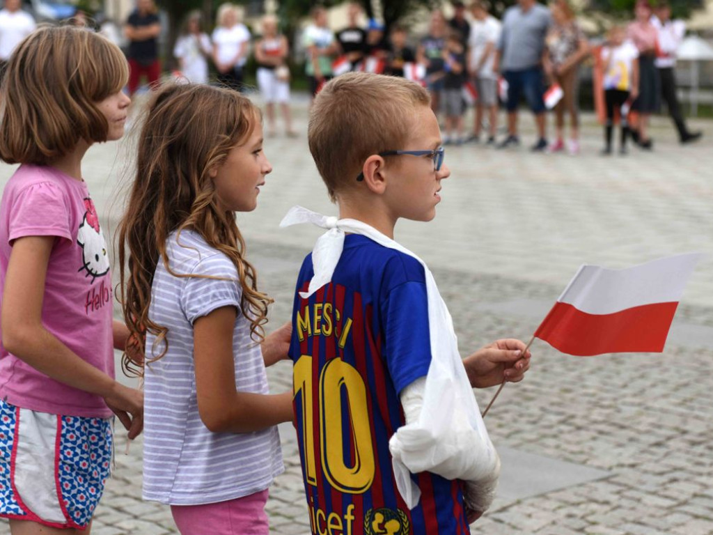 Żywym znakiem Polski Walczącej na ostrowieckim Rynku uczciliśmy 77  rocznicę wybuchu Powstania Warszawskiego