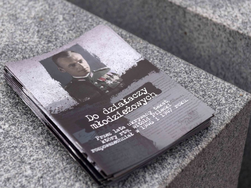 Żywym znakiem Polski Walczącej na ostrowieckim Rynku uczciliśmy 77  rocznicę wybuchu Powstania Warszawskiego