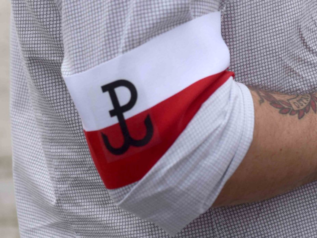 Żywym znakiem Polski Walczącej na ostrowieckim Rynku uczciliśmy 77  rocznicę wybuchu Powstania Warszawskiego