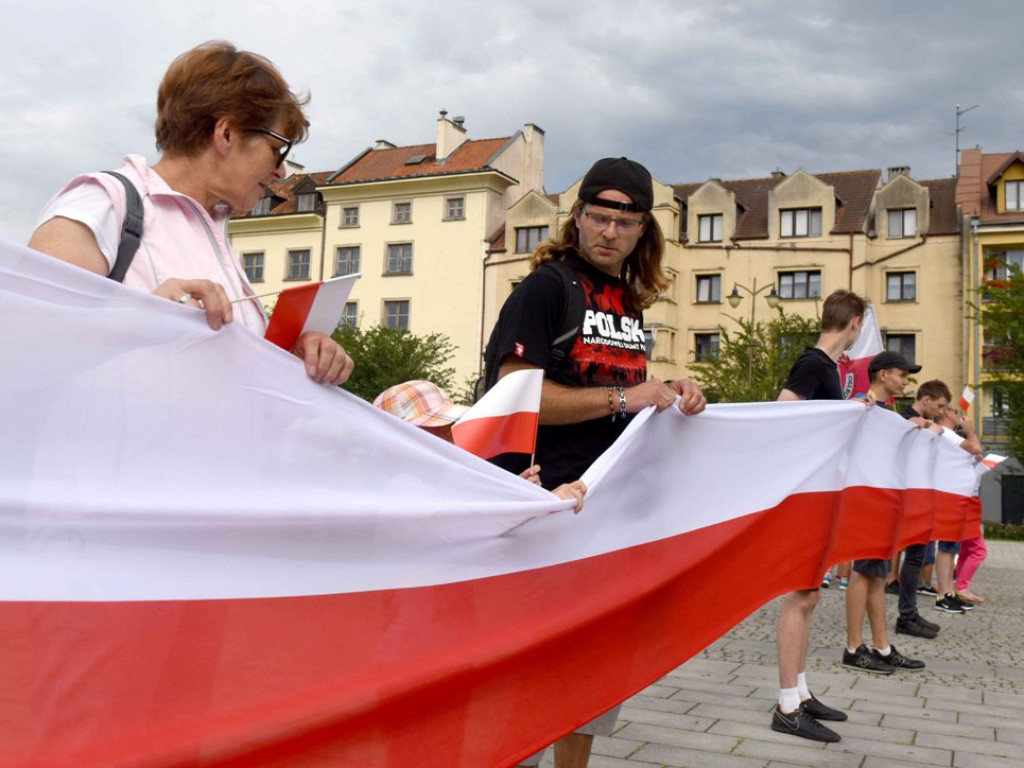 Żywym znakiem Polski Walczącej na ostrowieckim Rynku uczciliśmy 77  rocznicę wybuchu Powstania Warszawskiego
