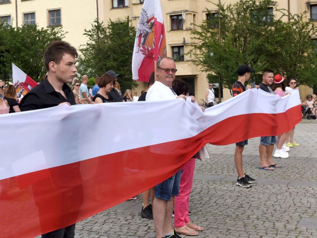 Żywym znakiem Polski Walczącej na ostrowieckim Rynku uczciliśmy 77  rocznicę wybuchu Powstania Warszawskiego