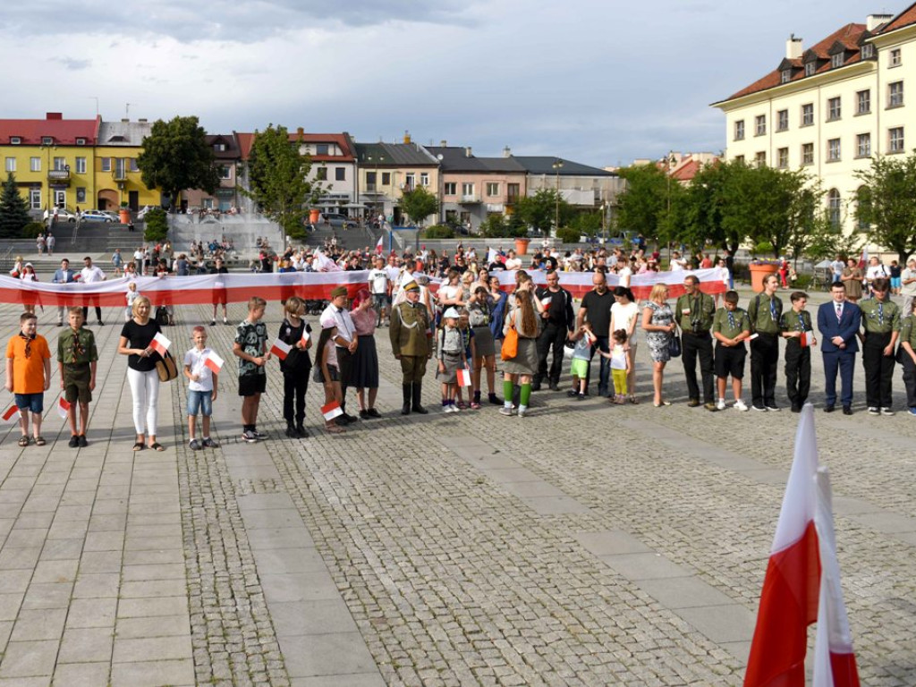 Żywym znakiem Polski Walczącej na ostrowieckim Rynku uczciliśmy 77  rocznicę wybuchu Powstania Warszawskiego