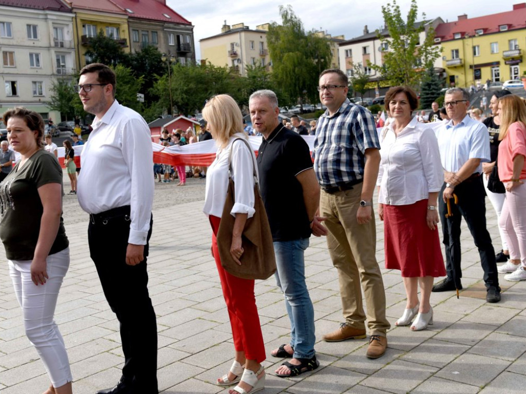 Żywym znakiem Polski Walczącej na ostrowieckim Rynku uczciliśmy 77  rocznicę wybuchu Powstania Warszawskiego
