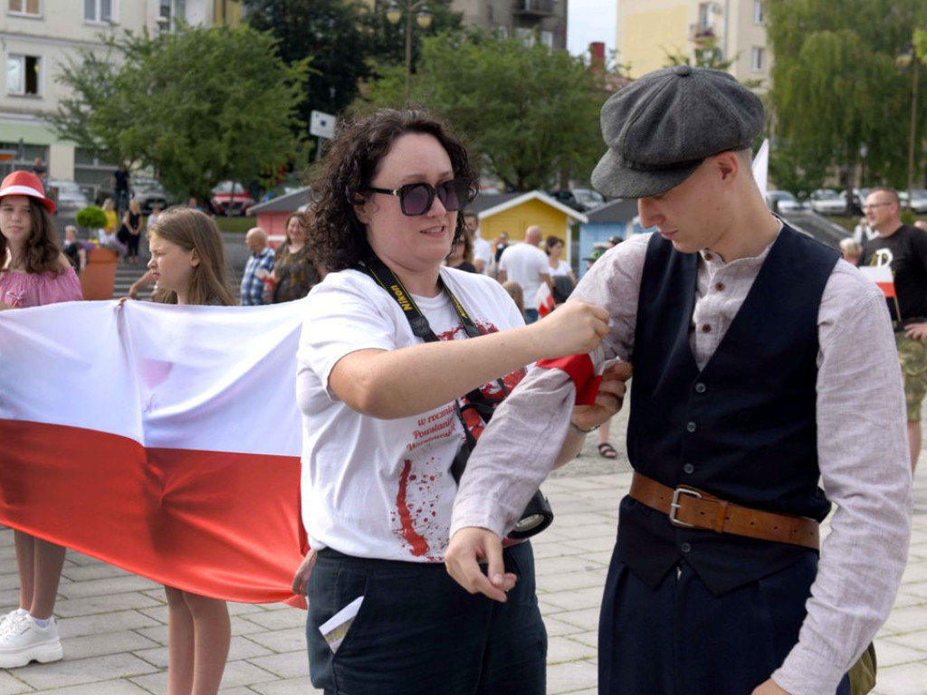 Żywym znakiem Polski Walczącej na ostrowieckim Rynku uczciliśmy 77  rocznicę wybuchu Powstania Warszawskiego