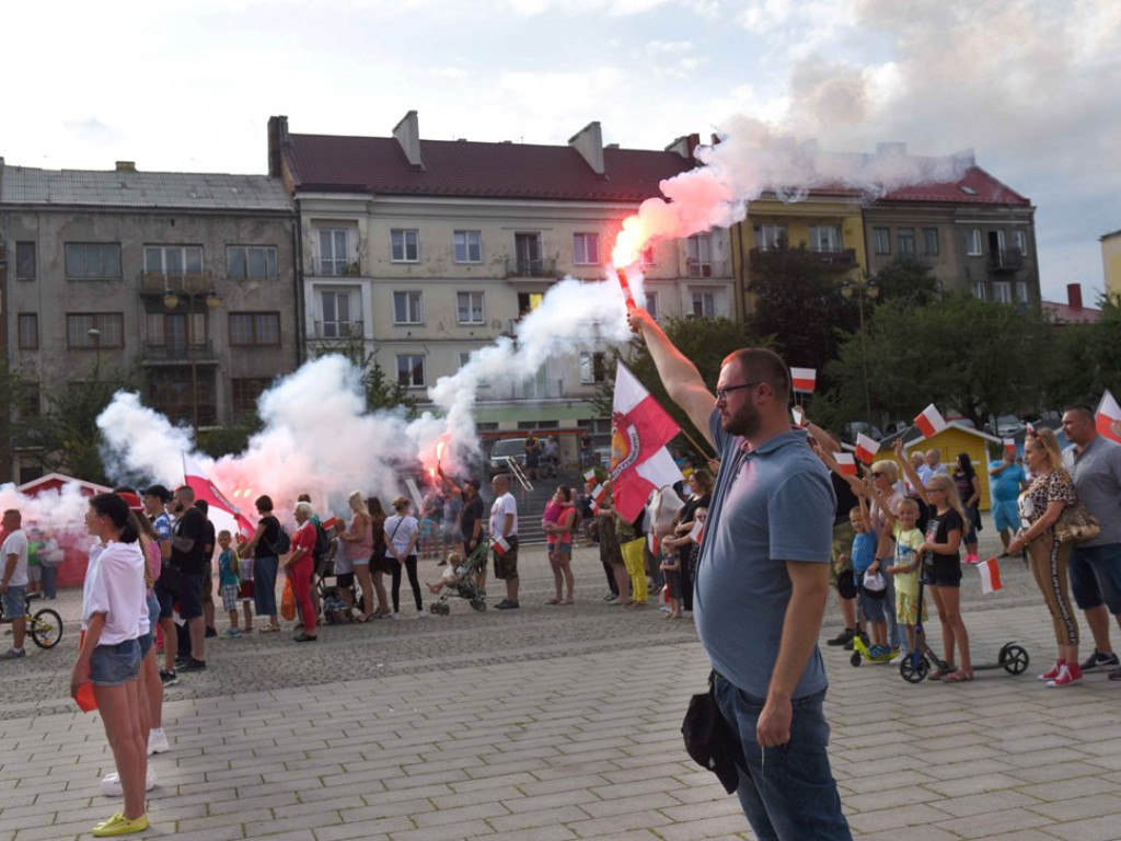 Żywym znakiem Polski Walczącej na ostrowieckim Rynku uczciliśmy 77  rocznicę wybuchu Powstania Warszawskiego