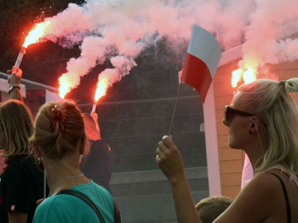 Żywym znakiem Polski Walczącej na ostrowieckim Rynku uczciliśmy 77  rocznicę wybuchu Powstania Warszawskiego