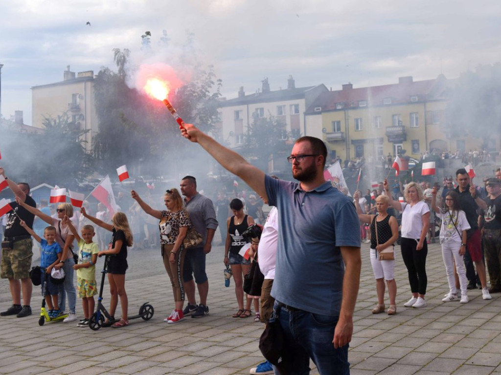 Żywym znakiem Polski Walczącej na ostrowieckim Rynku uczciliśmy 77  rocznicę wybuchu Powstania Warszawskiego