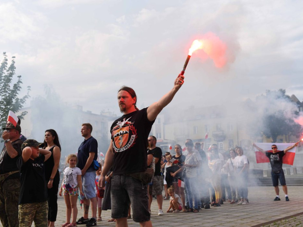 Żywym znakiem Polski Walczącej na ostrowieckim Rynku uczciliśmy 77  rocznicę wybuchu Powstania Warszawskiego