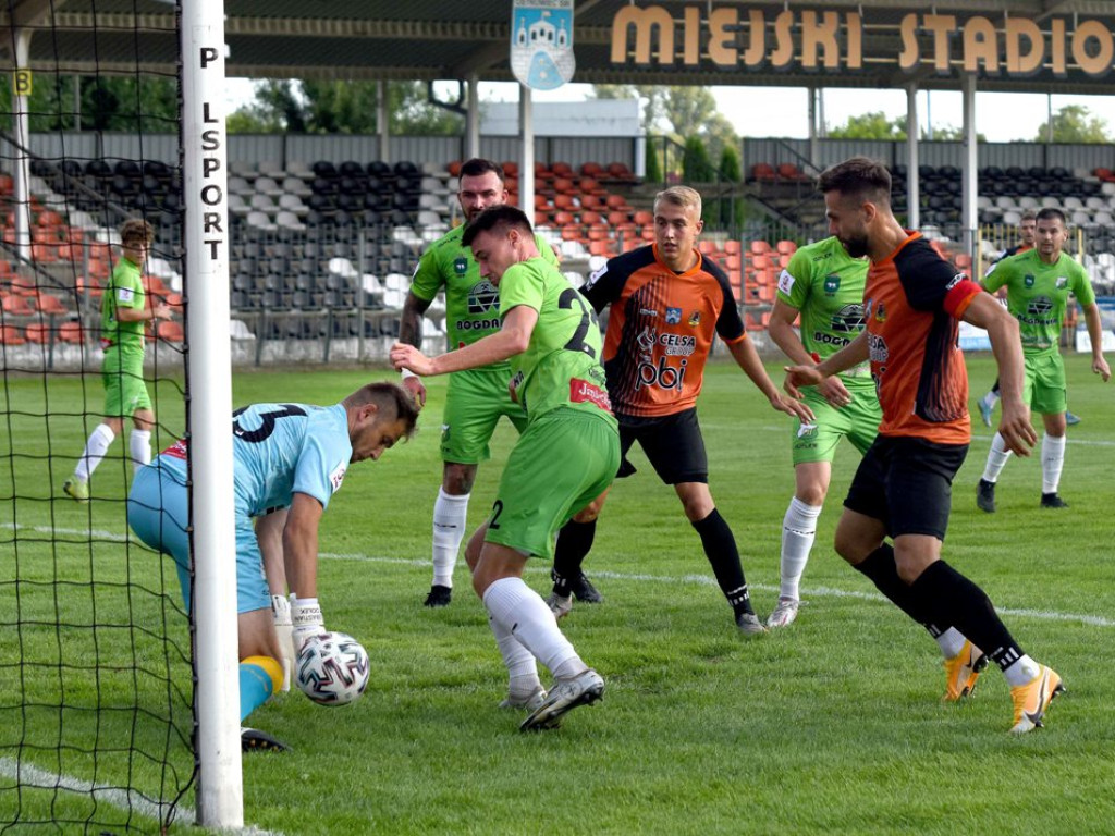 III liga piłkarska. Grupa IV. *KP KSZO 1929 Ostrowiec Świętokrzyski - Chełmianka Chełm 1:1