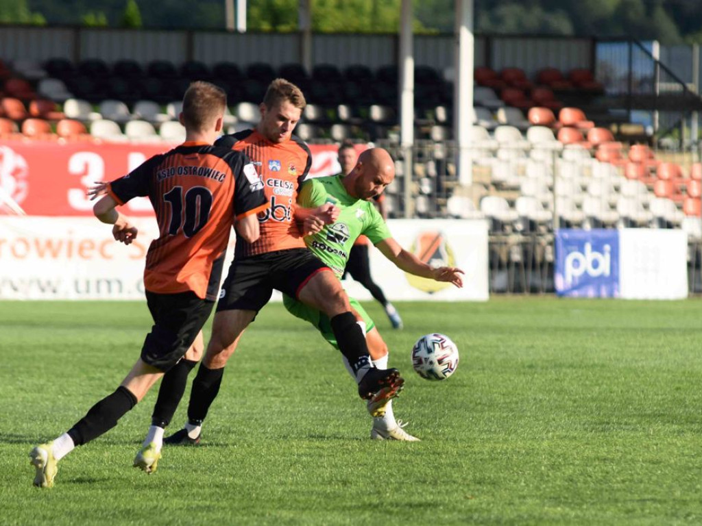 III liga piłkarska. Grupa IV. *KP KSZO 1929 Ostrowiec Świętokrzyski - Chełmianka Chełm 1:1