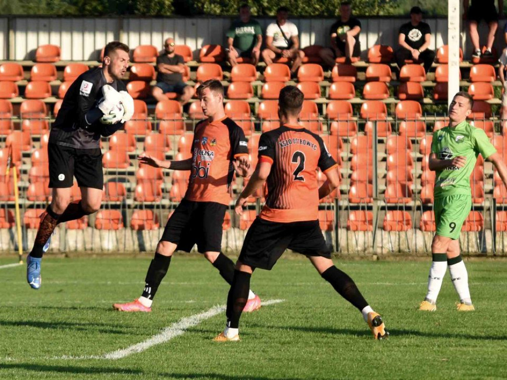 III liga piłkarska. Grupa IV. *KP KSZO 1929 Ostrowiec Świętokrzyski - Chełmianka Chełm 1:1