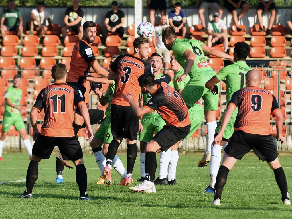 III liga piłkarska. Grupa IV. *KP KSZO 1929 Ostrowiec Świętokrzyski - Chełmianka Chełm 1:1