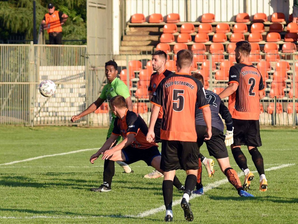 III liga piłkarska. Grupa IV. *KP KSZO 1929 Ostrowiec Świętokrzyski - Chełmianka Chełm 1:1