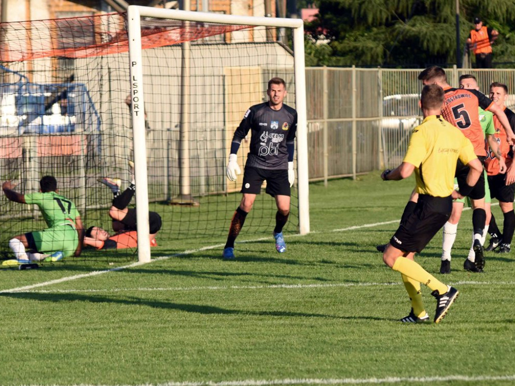 III liga piłkarska. Grupa IV. *KP KSZO 1929 Ostrowiec Świętokrzyski - Chełmianka Chełm 1:1