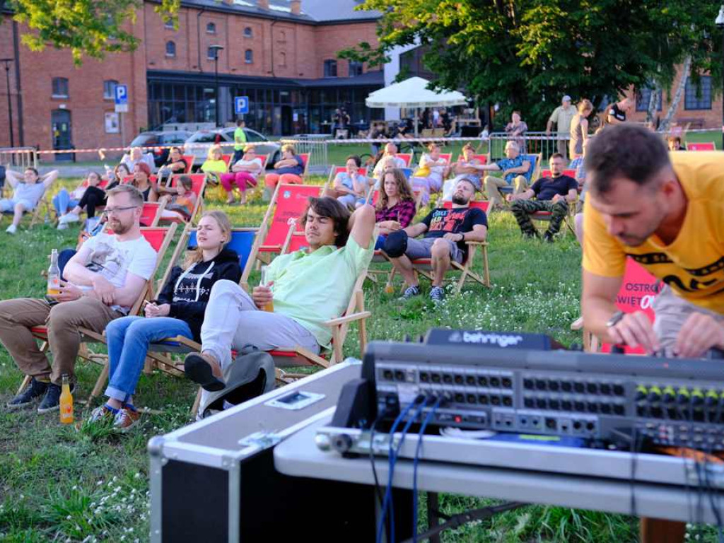 Kino plenerowe. Film niemy 