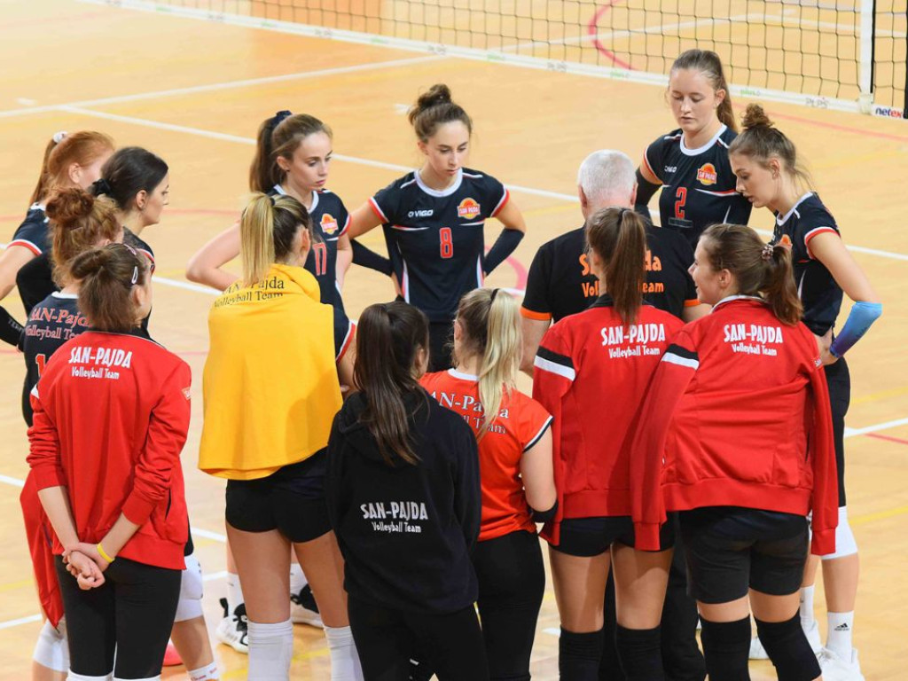 Siatkarki KSZO SMS na turnieju Ostrowiec Cup 2021