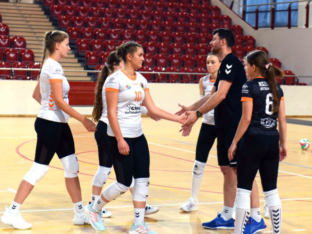 Siatkarki KSZO SMS na turnieju Ostrowiec Cup 2021