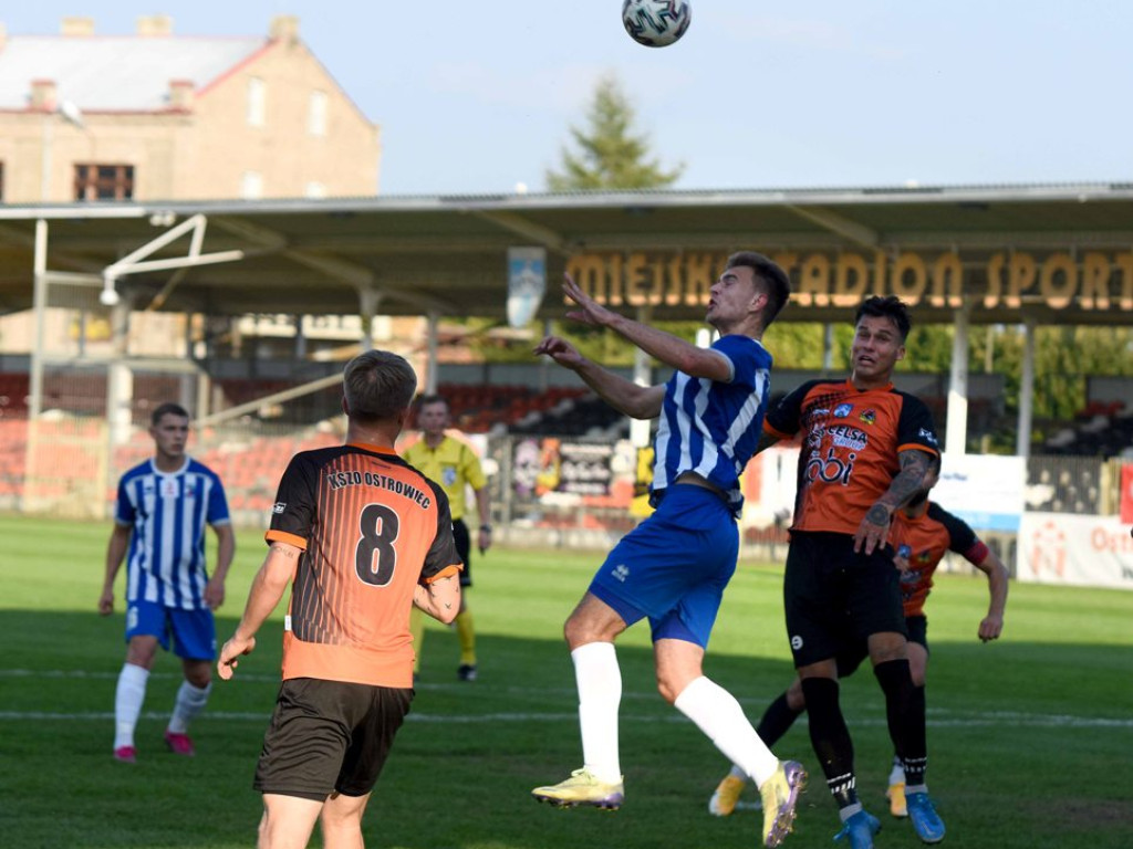 III liga piłkarska. Grupa IV. *KP KSZO 1929 Ostrowiec Świętokrzyski -Tomasovia Tomaszów Lubelski 2:0