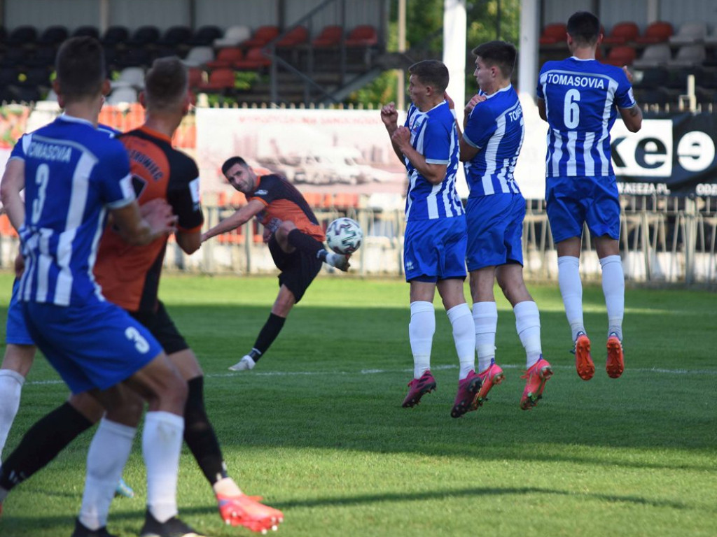 III liga piłkarska. Grupa IV. *KP KSZO 1929 Ostrowiec Świętokrzyski -Tomasovia Tomaszów Lubelski 2:0