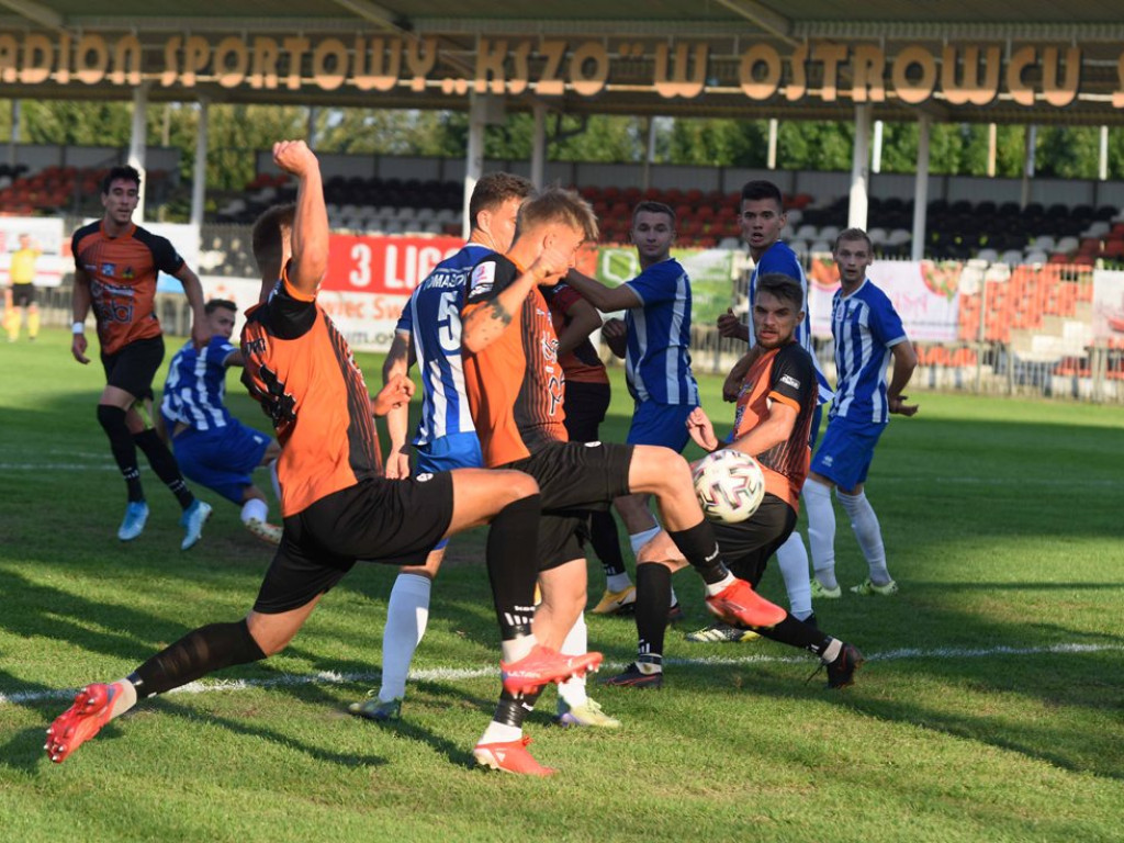 III liga piłkarska. Grupa IV. *KP KSZO 1929 Ostrowiec Świętokrzyski -Tomasovia Tomaszów Lubelski 2:0