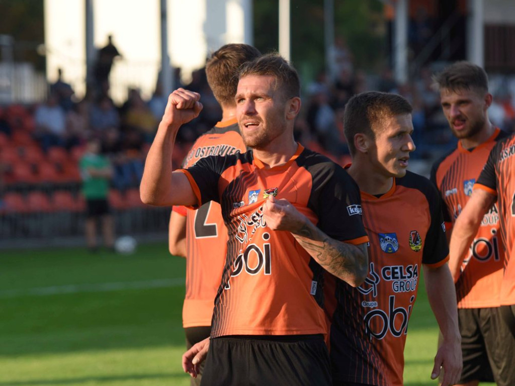 III liga piłkarska. Grupa IV. *KP KSZO 1929 Ostrowiec Świętokrzyski -Tomasovia Tomaszów Lubelski 2:0