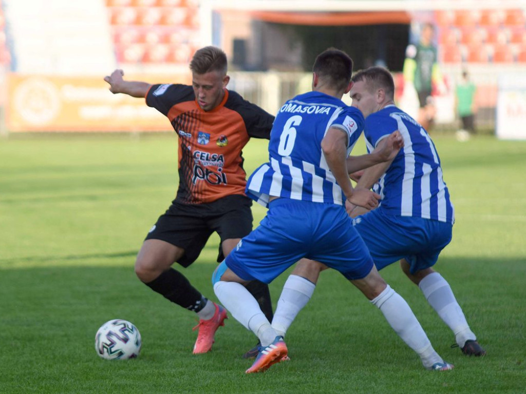 III liga piłkarska. Grupa IV. *KP KSZO 1929 Ostrowiec Świętokrzyski -Tomasovia Tomaszów Lubelski 2:0