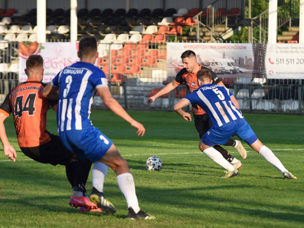 III liga piłkarska. Grupa IV. *KP KSZO 1929 Ostrowiec Świętokrzyski -Tomasovia Tomaszów Lubelski 2:0