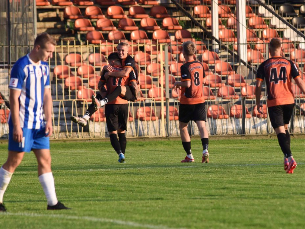 III liga piłkarska. Grupa IV. *KP KSZO 1929 Ostrowiec Świętokrzyski -Tomasovia Tomaszów Lubelski 2:0