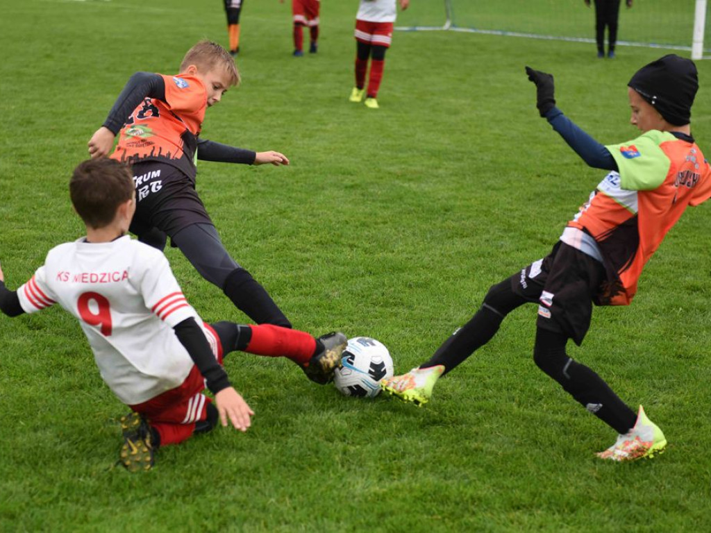 KSZO Galacticos i OKS Opatów w finale ?Świętokrzyskich Orłów ? otwartych mistrzostw piłki nożnej o Puchar Wolnej Polski? (zdjęcia)