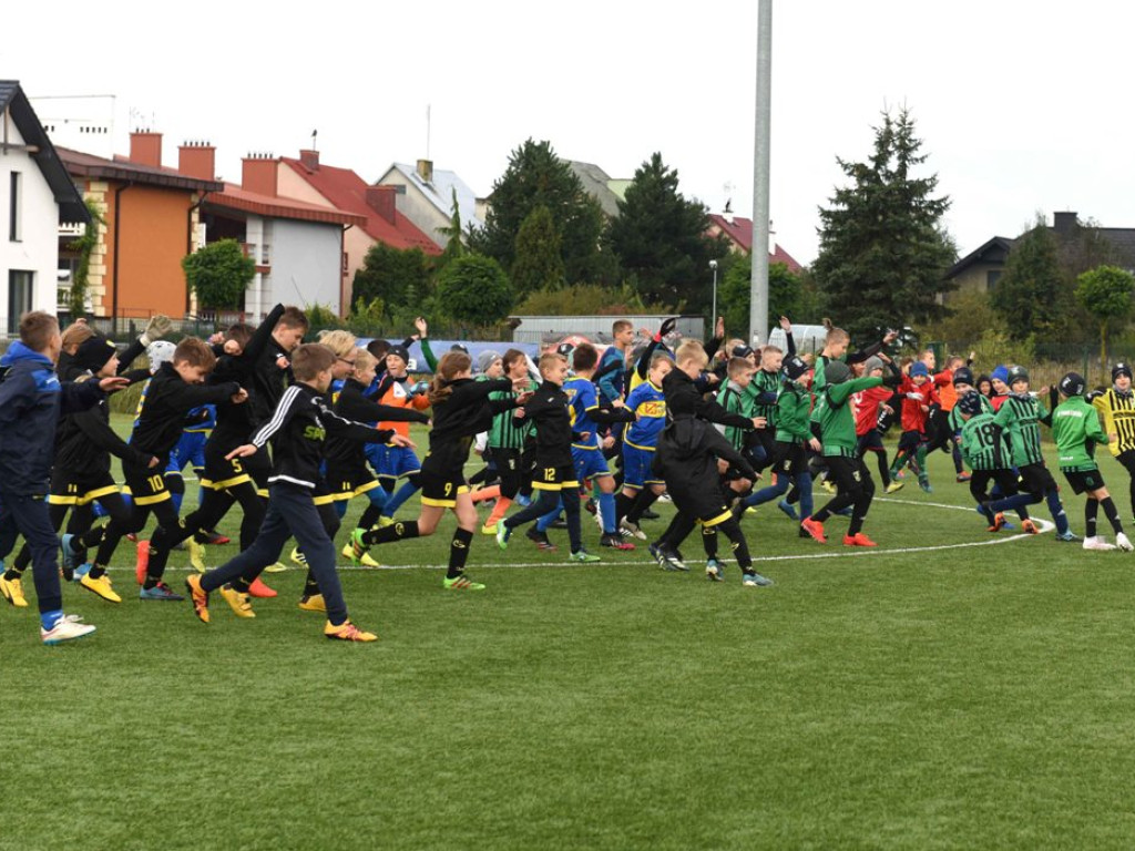 KSZO Galacticos i OKS Opatów w finale ?Świętokrzyskich Orłów ? otwartych mistrzostw piłki nożnej o Puchar Wolnej Polski? (zdjęcia)