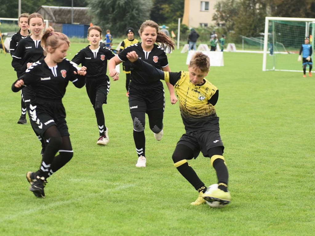 KSZO Galacticos i OKS Opatów w finale ?Świętokrzyskich Orłów ? otwartych mistrzostw piłki nożnej o Puchar Wolnej Polski? (zdjęcia)