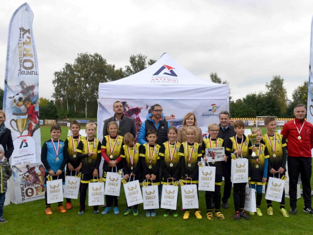 KSZO Galacticos i OKS Opatów w finale ?Świętokrzyskich Orłów ? otwartych mistrzostw piłki nożnej o Puchar Wolnej Polski? (zdjęcia)