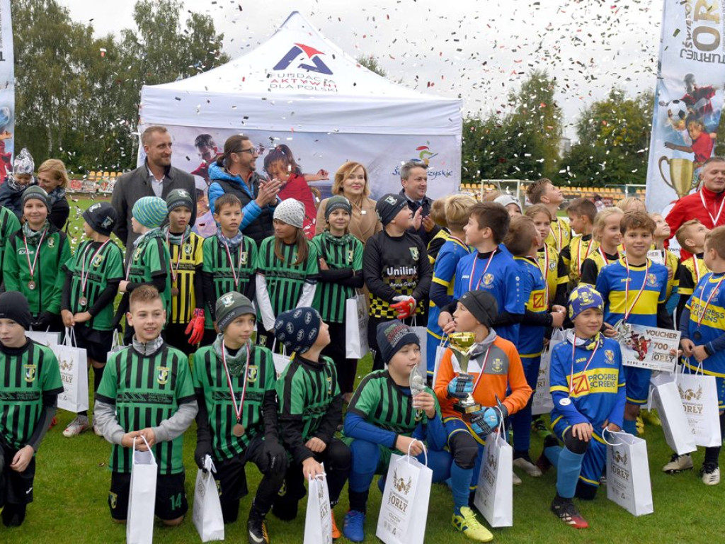 KSZO Galacticos i OKS Opatów w finale ?Świętokrzyskich Orłów ? otwartych mistrzostw piłki nożnej o Puchar Wolnej Polski? (zdjęcia)
