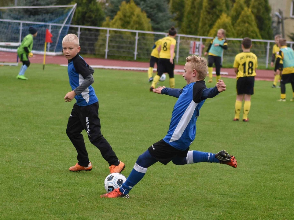 KSZO Galacticos i OKS Opatów w finale ?Świętokrzyskich Orłów ? otwartych mistrzostw piłki nożnej o Puchar Wolnej Polski? (zdjęcia)
