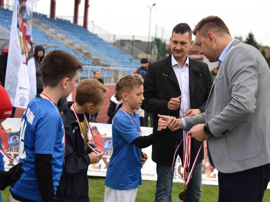 KSZO Galacticos i OKS Opatów w finale ?Świętokrzyskich Orłów ? otwartych mistrzostw piłki nożnej o Puchar Wolnej Polski? (zdjęcia)