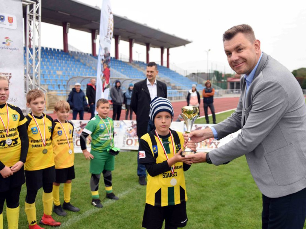 KSZO Galacticos i OKS Opatów w finale ?Świętokrzyskich Orłów ? otwartych mistrzostw piłki nożnej o Puchar Wolnej Polski? (zdjęcia)