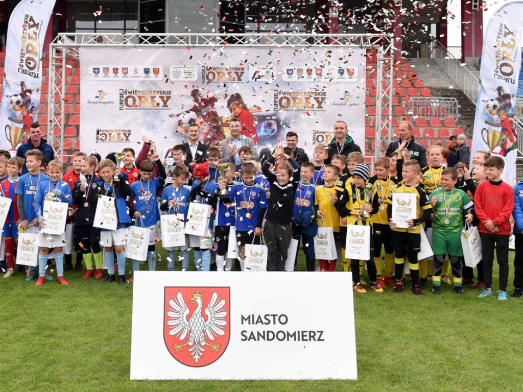 KSZO Galacticos i OKS Opatów w finale ?Świętokrzyskich Orłów ? otwartych mistrzostw piłki nożnej o Puchar Wolnej Polski? (zdjęcia)